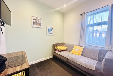 2 bed flat, Derby Road, Lenton, Nottingham, NG72DP - Image 3